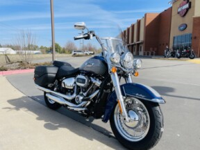 2023 Harley-Davidson<sup>®</sup> Heritage Classic FLHCS thumb 3