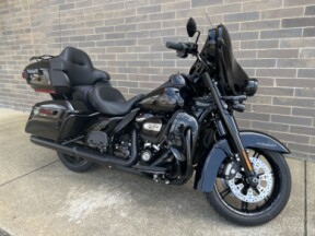 2023 Harley-Davidson<sup>®</sup> Ultra Limited BLACK thumb 3
