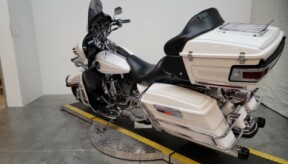 2004 Harley-Davidson<sup>®</sup> Electra Glide® Ultra Classic® Glacier White Pearl thumb 0