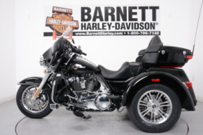2023 Harley-Davidson<sup>®</sup> FLHTCUTG Tri Glide<sup>®</sup> Ultra  thumb 1
