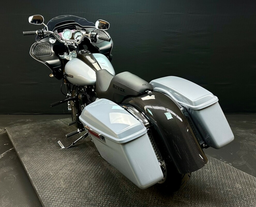 Harley-Davidson Road Glide 2023 FLTRX ATLAS SLV MTLIC - Photo 6