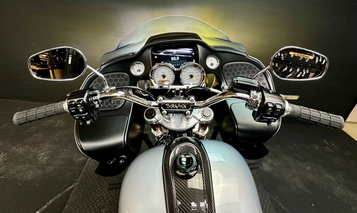 Harley-Davidson Road Glide 2023 FLTRX ATLAS SLV MTLIC - Photo 10