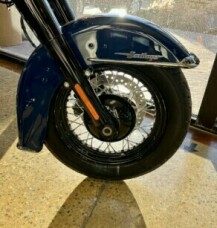 2023 Harley-Davidson<sup>®</sup> Heritage Classic Billiard Blue/Billiard Gray – Black Finish thumb 3