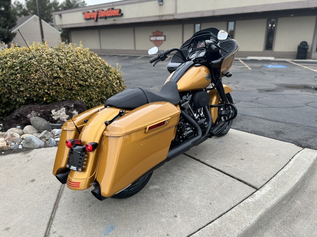 2023 Harley-Davidson Road Glide Special Prospect Gold – Black Finish - Photo 5