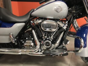 2023 Harley-Davidson<sup>®</sup> Street Glide<sup>®</sup> Special Bright Billiard Blue/Billiard Gray thumb 3