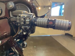 2019 Harley-Davidson® CVO™ Street Glide® thumb 1
