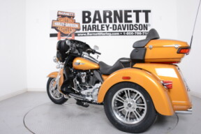 2023 Harley-Davidson<sup>®</sup> FLHTCUTG Tri Glide<sup>®</sup> Ultra  thumb 2