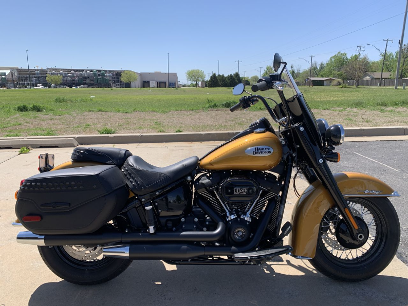 Harley-Davidson<sup>®</sup> Heritage Classic 2023 FLHCS PROSPECT GOLD