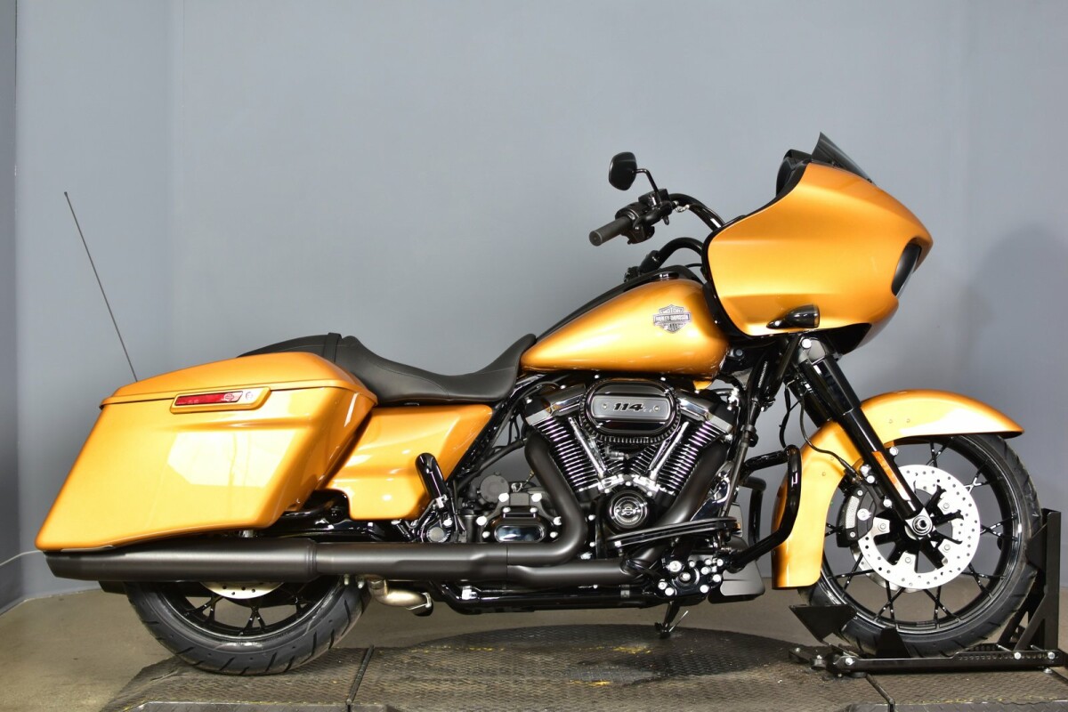 Harley-Davidson<sup>®</sup> Road Glide<sup>®</sup> Special 2023 FLTRXS H625242 Gold