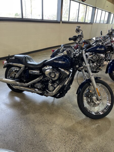 2012 Harley-Davidson<sup>®</sup> Super Glide<sup>®</sup> Custom Big Blue Pearl