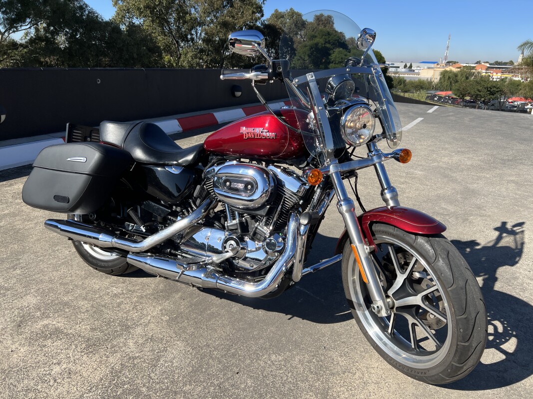 2013 1200 Custom Candy Red Sunglo ROC HarleyDavidson®