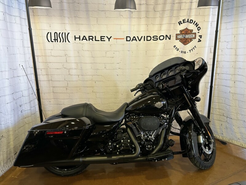 2023 Harley-Davidson<sup>®</sup> Street Glide<sup>®</sup> Special FLHXS Vivid Black
