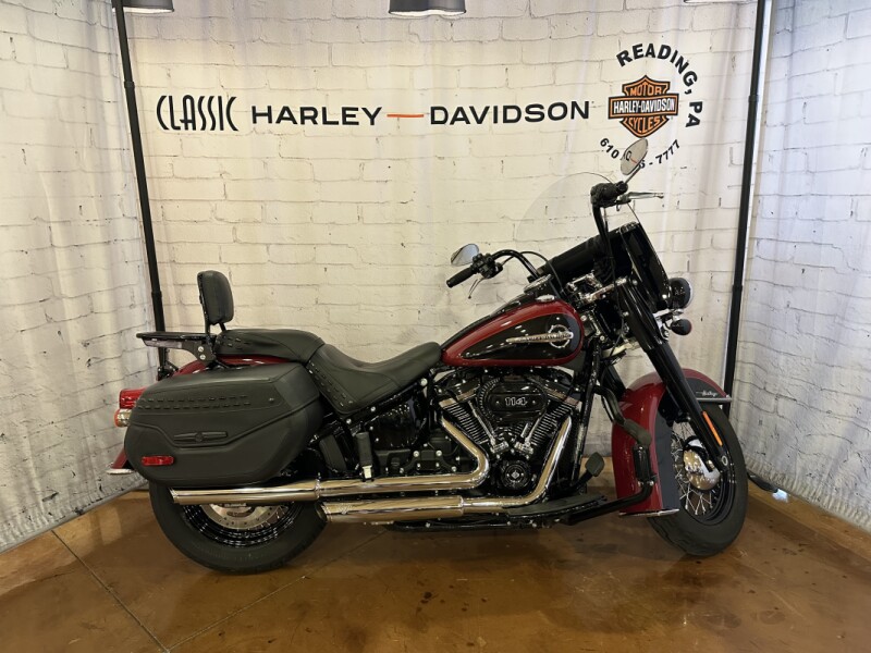 2020 Harley-Davidson<sup>®</sup> Heritage Classic 114 FLHCS Billiard Red/Vivid Black