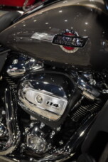 2023 Harley-Davidson<sup>®</sup> Ultra Limited Gray Haze/Silver Fortune thumb 0