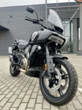 2021 Harley-Davidson® Pan America™ 1250 Vivid Black thumb 3