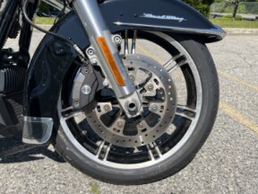 2020 Harley-Davidson<sup>®</sup> Road King<sup>®</sup> Vivid Black thumb 0