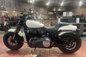 2018 Harley-Davidson® Fat Bob® Bonneville Salt Denim thumb 3