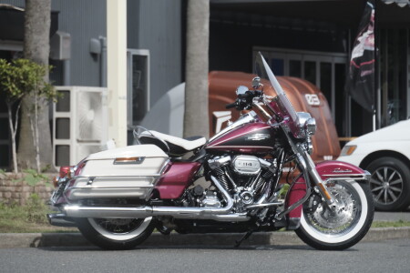 限定車入荷】大人気アイコンシリーズ、ハイファイマゼンタの