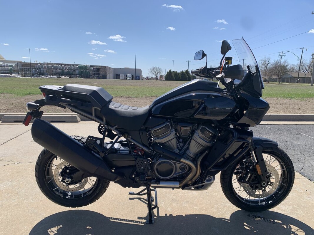 Harley-Davidson<sup>®</sup> Pan America™ 1250 Special 2023 RA1250S Vivid Black