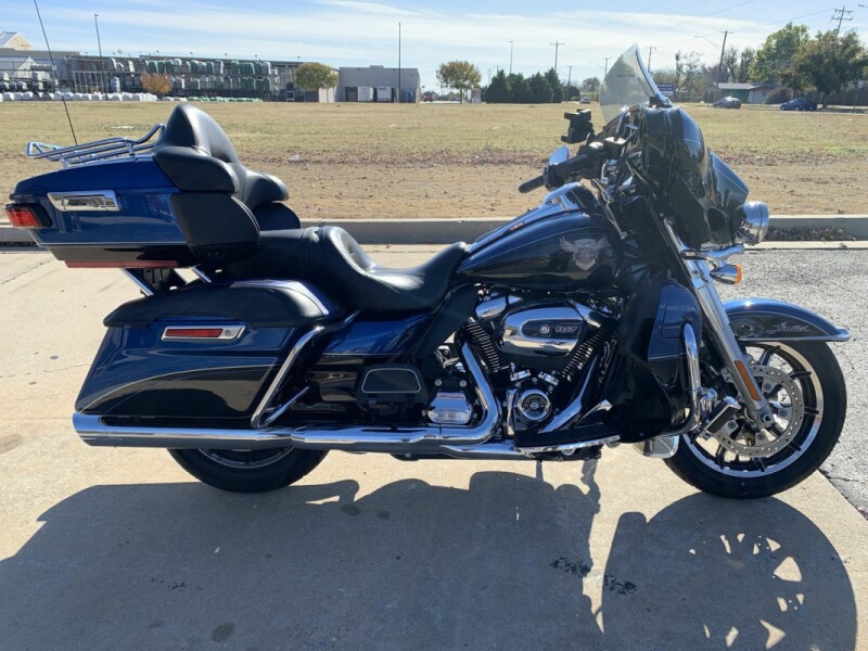 Harley-Davidson<sup>®</sup> Ultra Limited 2018 FLHTK BLACK/ BLUE