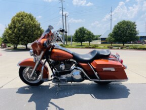 2000 Harley-Davidson<sup>®</sup> Electra Glide® Classic FLHTC-I thumb 2