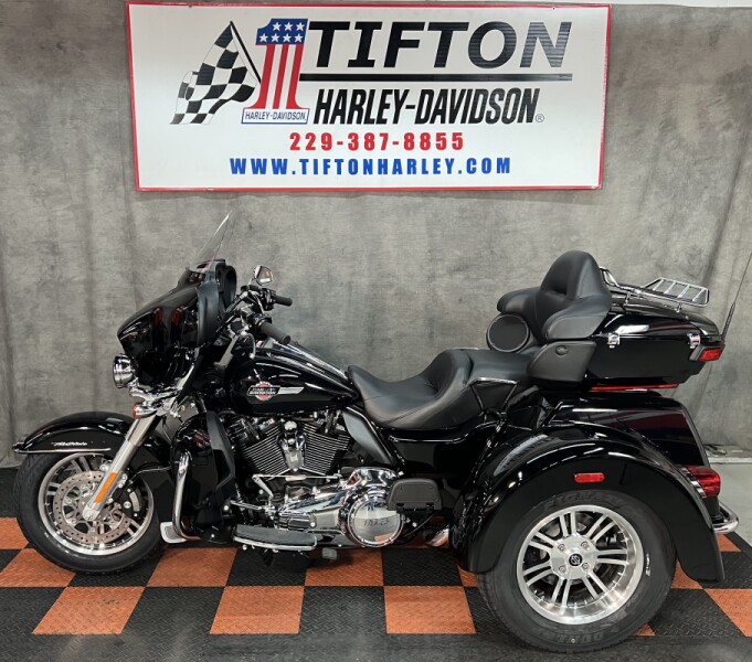 FLHTCUTG 2023 Tri Glide<sup>®</sup> Ultra
