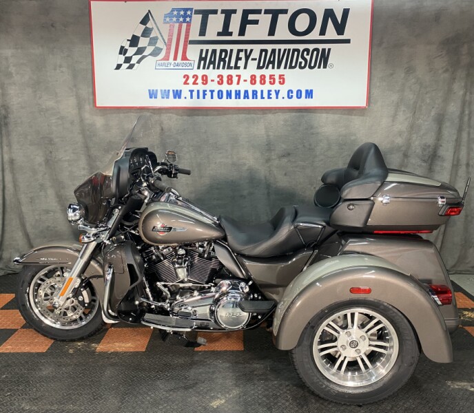 FLHTCUTG 2023 Tri Glide<sup>®</sup> Ultra