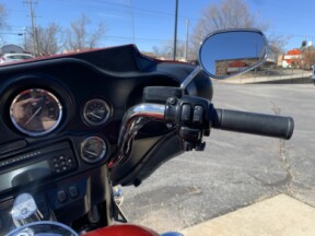 Harley-Davidson<sup>®</sup> Electra Glide® Ultra Limited 2013 FLHTK Two-Tone Ember Red Sunglo / Merl thumb 1