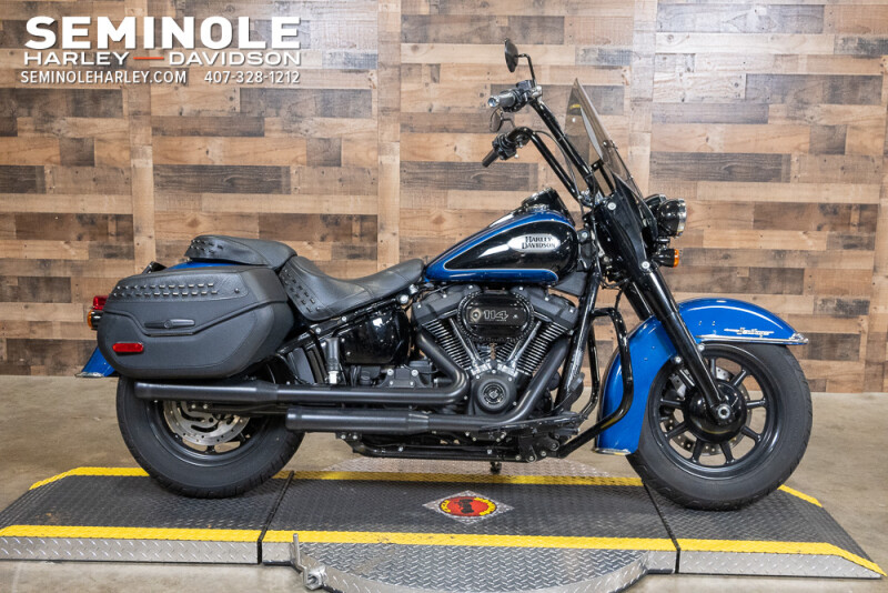 2022 Harley-Davidson<sup>®</sup> Heritage Classic 114 Reef Blue/Vivid Black (Black Finish w/Cast Whe