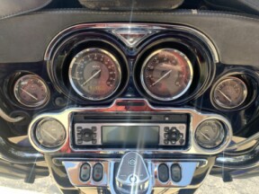 Harley-Davidson<sup>®</sup> CVO™ Ultra Classic® Electra Glide® 2011 FLHTCUSE8 Twilight Blue & Candy  thumb 0