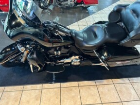 2018 Harley-Davidson<sup>®</sup> Ultra Limited BLACK thumb 3