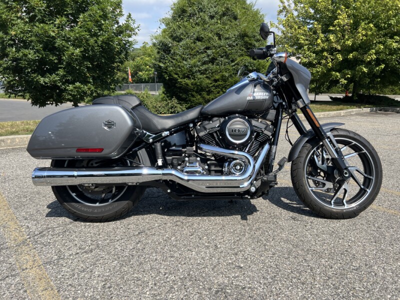 2021 Harley-Davidson<sup>®</sup> Sport Glide<sup>®</sup> Gauntlet Gray Metallic