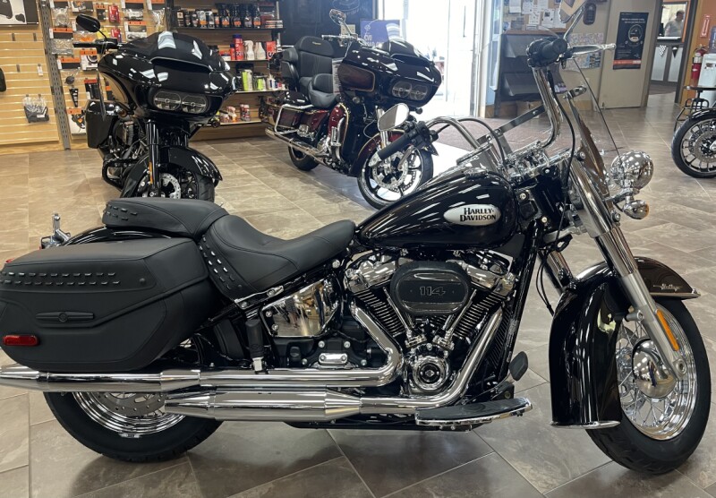 2023 Harley-Davidson<sup>®</sup> Heritage Classic Vivid Black