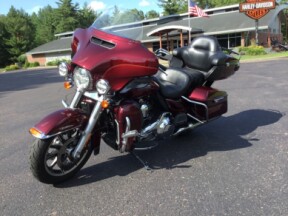 2016 Harley-Davidson<sup>®</sup> Electra Glide<sup>®</sup> Ultra Classic<sup>™</sup> Two-Tone Myster thumb 3
