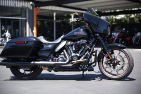 FLHXST 2023 Street Glide<sup>®</sup> ST thumb 3