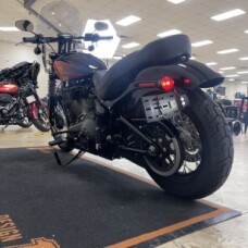 CERTIFIED PRE-OWNED 2021 Harley-Davidson<sup>®</sup> Street Bob<sup>®</sup> 114 Vivid Black FXBBS thumb 1