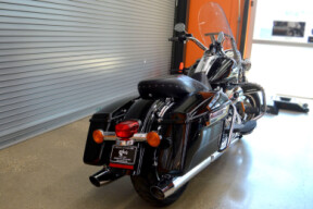 2017 Harley-Davidson<sup>®</sup> Road King<sup>®</sup> Vivid Black thumb 2