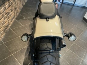 2022 Harley-Davidson<sup>®</sup> Fat Bob<sup>®</sup> 114 White Sand Pearl thumb 2