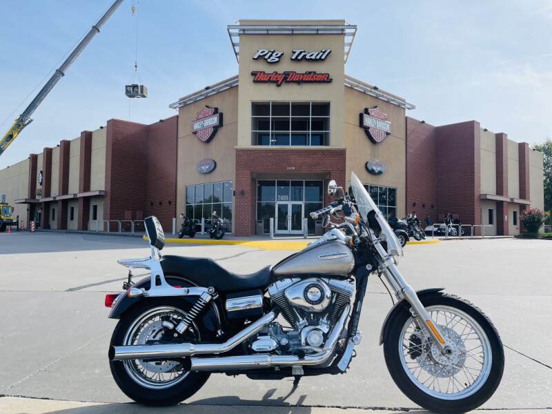 2009 Harley-Davidson<sup>®</sup> Super Glide<sup>®</sup> Custom FXDC