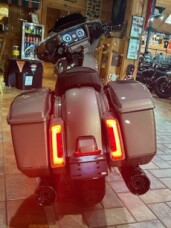 2023 Harley-Davidson<sup>®</sup> CVO™ Street Glide<sup>®</sup> Dark Platinum w/ Pinstripe thumb 0