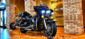 2012 Harley-Davidson<sup>®</sup> Electra Glide<sup>®</sup> Ultra Limited, FLHTK thumb 2