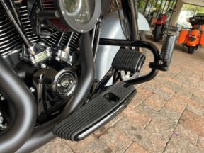 FLHXS 2023 Street Glide Special thumb 1