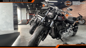 2024 Harley-Davidson<sup>®</sup> Breakout<sup>™</sup> Vivid Black thumb 1