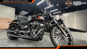 2024 Harley-Davidson<sup>®</sup> Breakout<sup>™</sup> Vivid Black thumb 2
