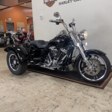 CERTIFIED PRE-OWNED 2019 Harley-Davidson<sup>®</sup> Freewheeler<sup>®</sup> Vivid Black FLRT thumb 3