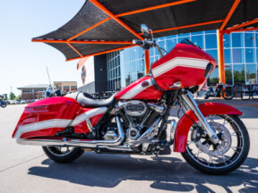 Custom Painted 2023 Road Glide Special FLTRXS <sup>®</sup> thumb 3