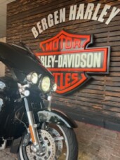  2015 FLHXSE CVO Street Glide thumb 1
