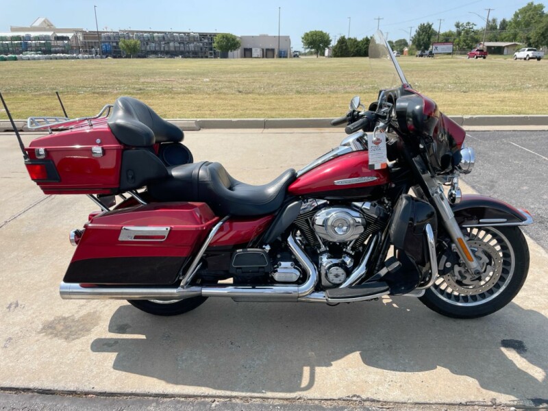 Harley-Davidson<sup>®</sup> Electra Glide<sup>®</sup> Ultra Limited 2012 FLHTK Two-Tone Ember Red Su
