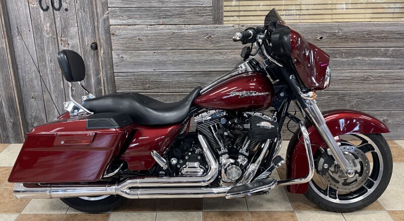 2010 Harley-Davidson<sup>®</sup> Street Glide<sup>®</sup> Red Hot Sunglo