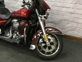 2018 Harley-Davidson<sup>®</sup> Ultra Limited Wicked Red/Twisted Cherry FLHTK thumb 1